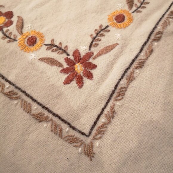 Vintage Crewel Tablecloth Hand Embroidered Floral Brown &Gold Crochet Lace Edge - Picture 11 of 14